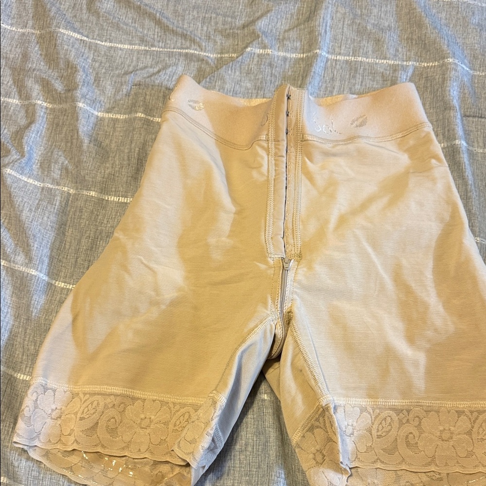 HOURGLASS SHORT HIGH RISE
